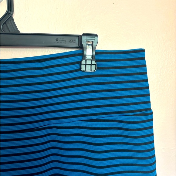 LuLaRoe Woman Plus Size 3X (24/26) Black Blue Striped Straight Cassie Skirt - Picture 2 of 5